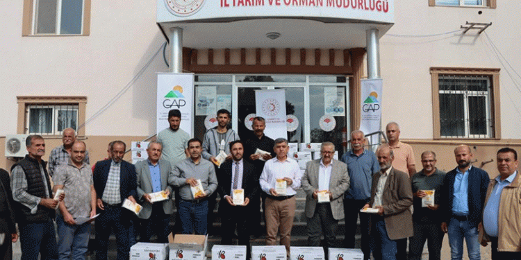 Arıcılara, arı keki dağıtıldı