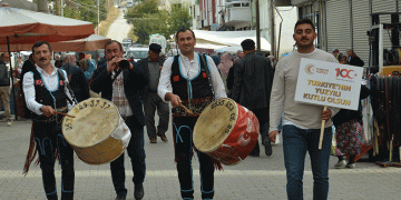 Cumhuriyet davul zurna ile kutlandı
