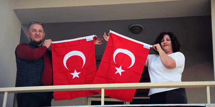 Muğla 20 Bin Türk bayrağı dağıttı