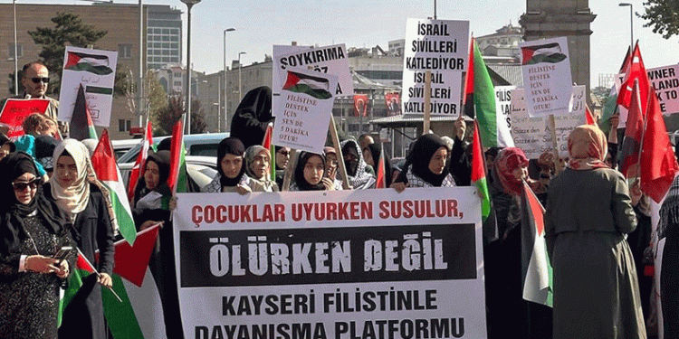 Kayseri’de Filistin için oturma eylemi