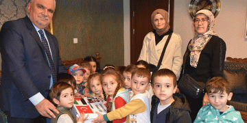 Minikler Gazzeli kardeşlerini unutmadı