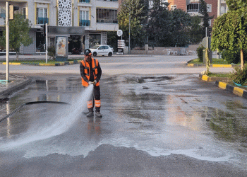 Şehirde temizlik çalışması devam ediyor