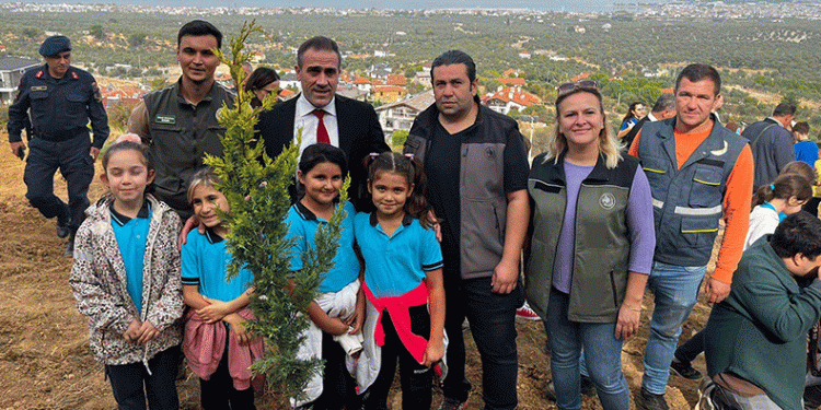 Burhaniye’de 100.Yılda 100 fidan dikildi