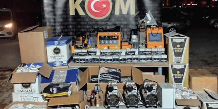 Kaçak sigara doldururken yakalandı