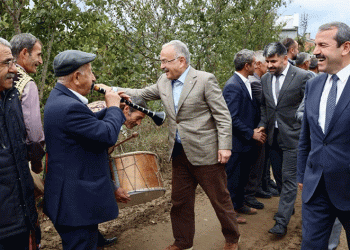 Davullu-zurnalı yol sevinci