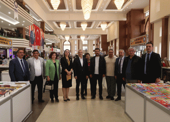 Gazeteciler, Kitap Fuarını ziyaret etti