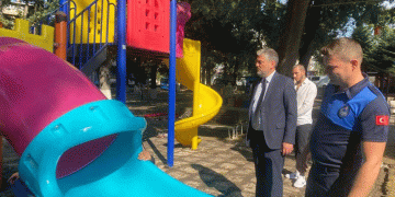 Parklar yeniliyor, çevre düzenleniyor