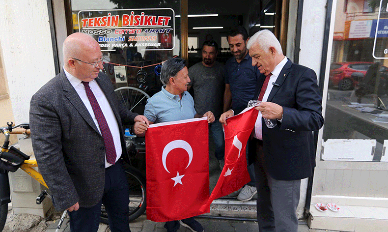 Muğla 20 Bin Türk bayrağı dağıttı