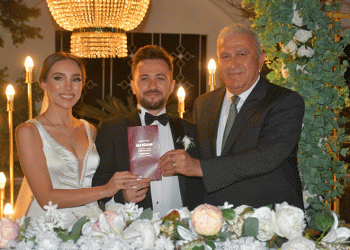 Başkan Atay genç çiftin şahitliğini yaptı
