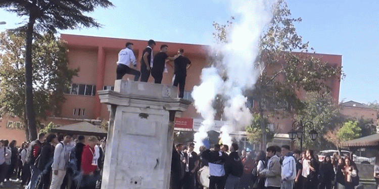Liselilerin kavgası savaşa döndü