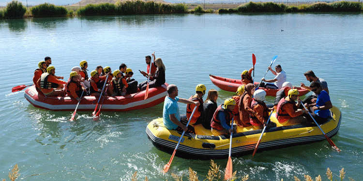 Özel çocukların rafting keyfi