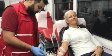 Sağlık çalışanlarından kan bağışı