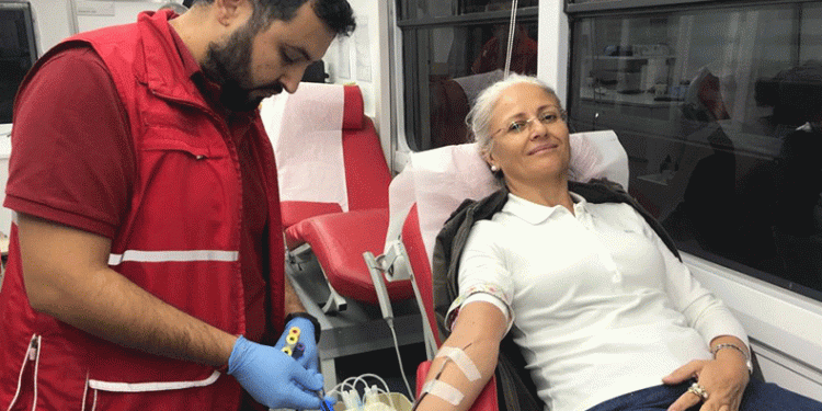 Sağlık çalışanlarından kan bağışı
