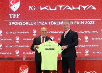 Türk futbol tarihinde ilk kez hakem formalarına sponsor alındı