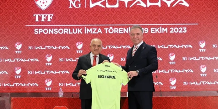 Türk futbol tarihinde ilk kez hakem formalarına sponsor alındı