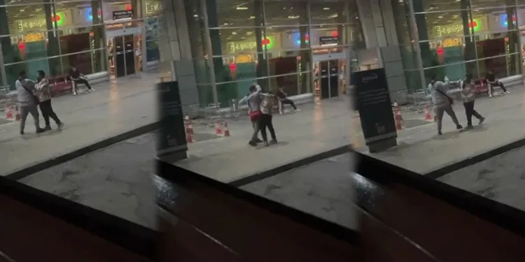 ‘Telefonumu çaldın’ iddiasıyla kavgaya tutuştular