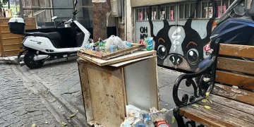 Bu uyarı da çöplere engel olamadı