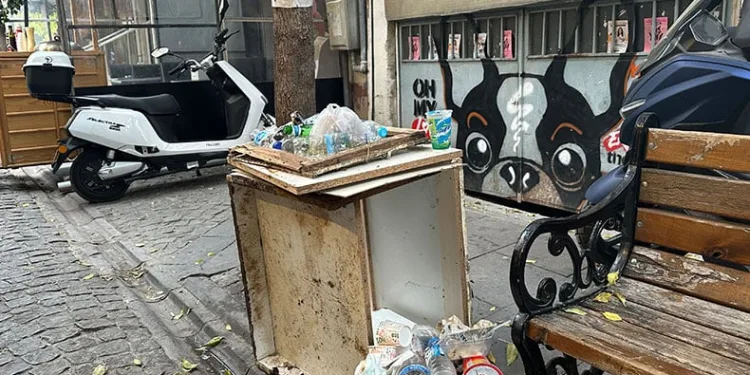 Bu uyarı da çöplere engel olamadı