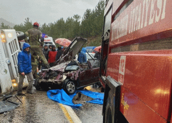 Bursa’da otobüs otomobille çarpıştı: 1 ölü, 5 yaralı