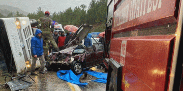 Bursa’da otobüs otomobille çarpıştı: 1 ölü, 5 yaralı