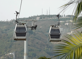 Teleferik, 50 ilin nüfusunu solladı