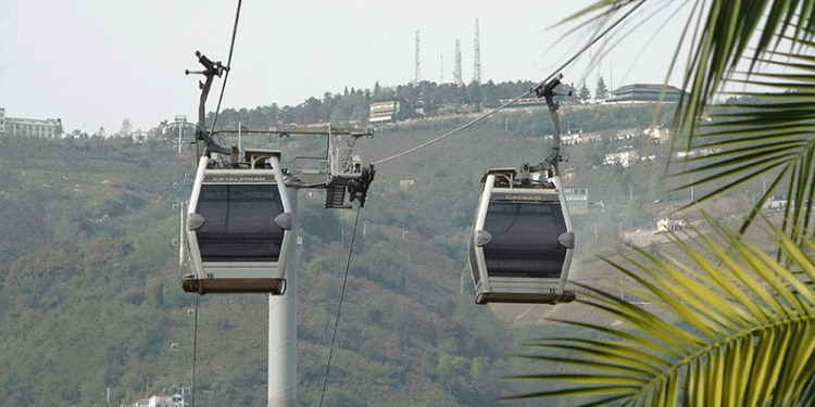 Teleferik, 50 ilin nüfusunu solladı