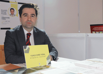 Kaymakam ‘yazar’ olarak fuara katıldı