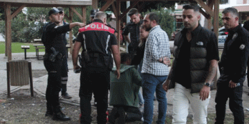 Kız arkadaşıyla tartışınca bıçaklı eylem yaptı