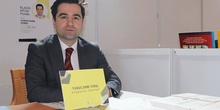 Kaymakam ‘yazar’ olarak fuara katıldı