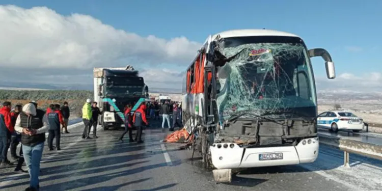 Sivas’ta otobüs kazası: 1 ölü 2 yaralı