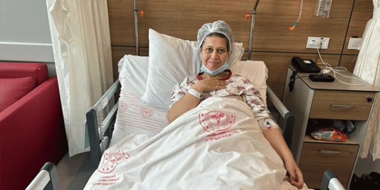 Karın şişkinliği şikayetiyle gitti, karnından 20 kiloluk kitle çıktı