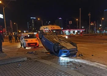Bursa’da kontrolden çıkan araç takla attı, sürücü yaralandı