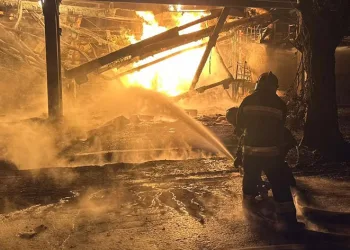 Rusya, Ukrayna’da petrol rafinerisini vurdu