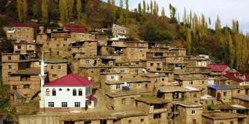 Hizan’ın taş evlerinde sonbahar güzelliği