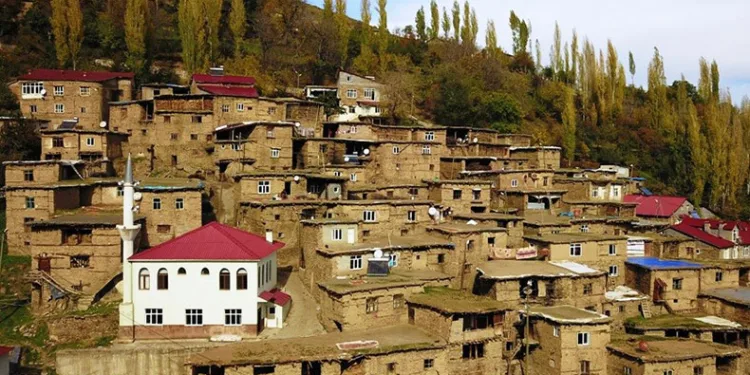 Hizan’ın taş evlerinde sonbahar güzelliği