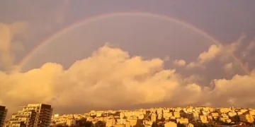 Yağış sonrası oluşan gökkuşağı hayranlıkla izlendi