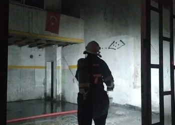 Metruk 2 iş yerinde yangın