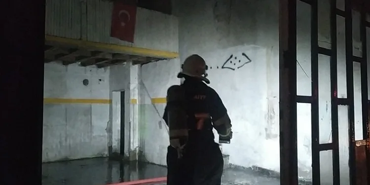 Metruk 2 iş yerinde yangın