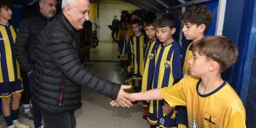 Meyveler toplanıyor