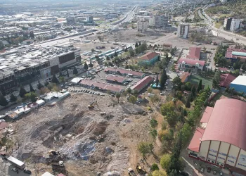 Depremde yıkılan mahalle dönüşüm bekliyor