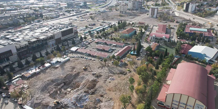 Depremde yıkılan mahalle dönüşüm bekliyor
