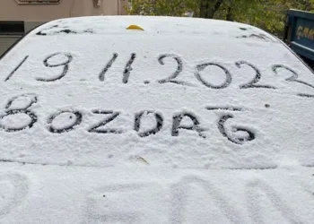 İzmir’e mevsimin ilk karı düştü