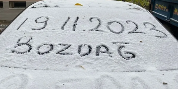 İzmir’e mevsimin ilk karı düştü