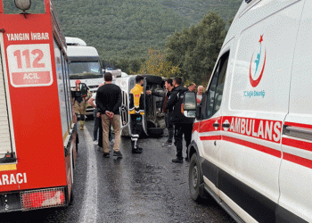 Bursa’da minibüs devrildi: 3 yaralı