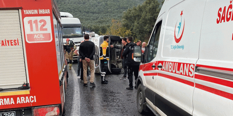 Bursa’da minibüs devrildi: 3 yaralı