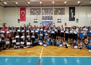 Voleybol Şenliği’nde 800 çocuk buluştu