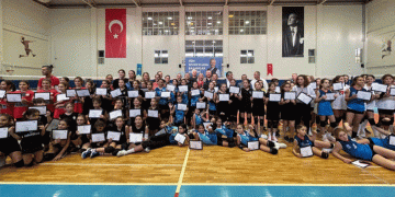 Voleybol Şenliği’nde 800 çocuk buluştu