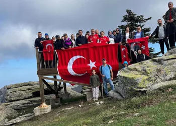 100. yılda 100 öğretmen Çataldağ zirvesinde