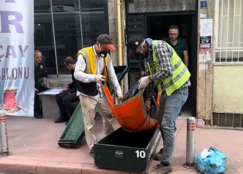 Yaşlı adam evinde ölü bulundu