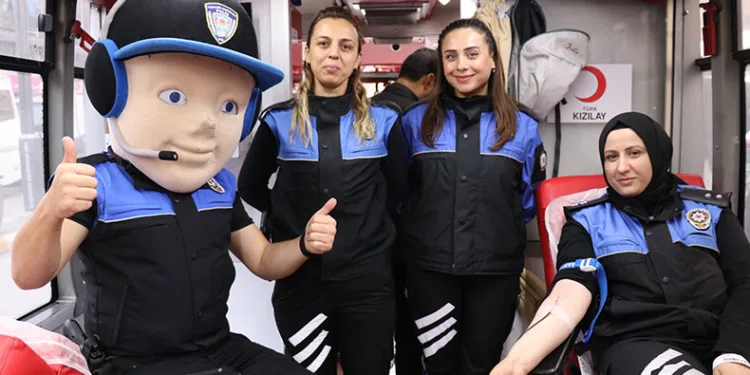 Polisten kan bağışı